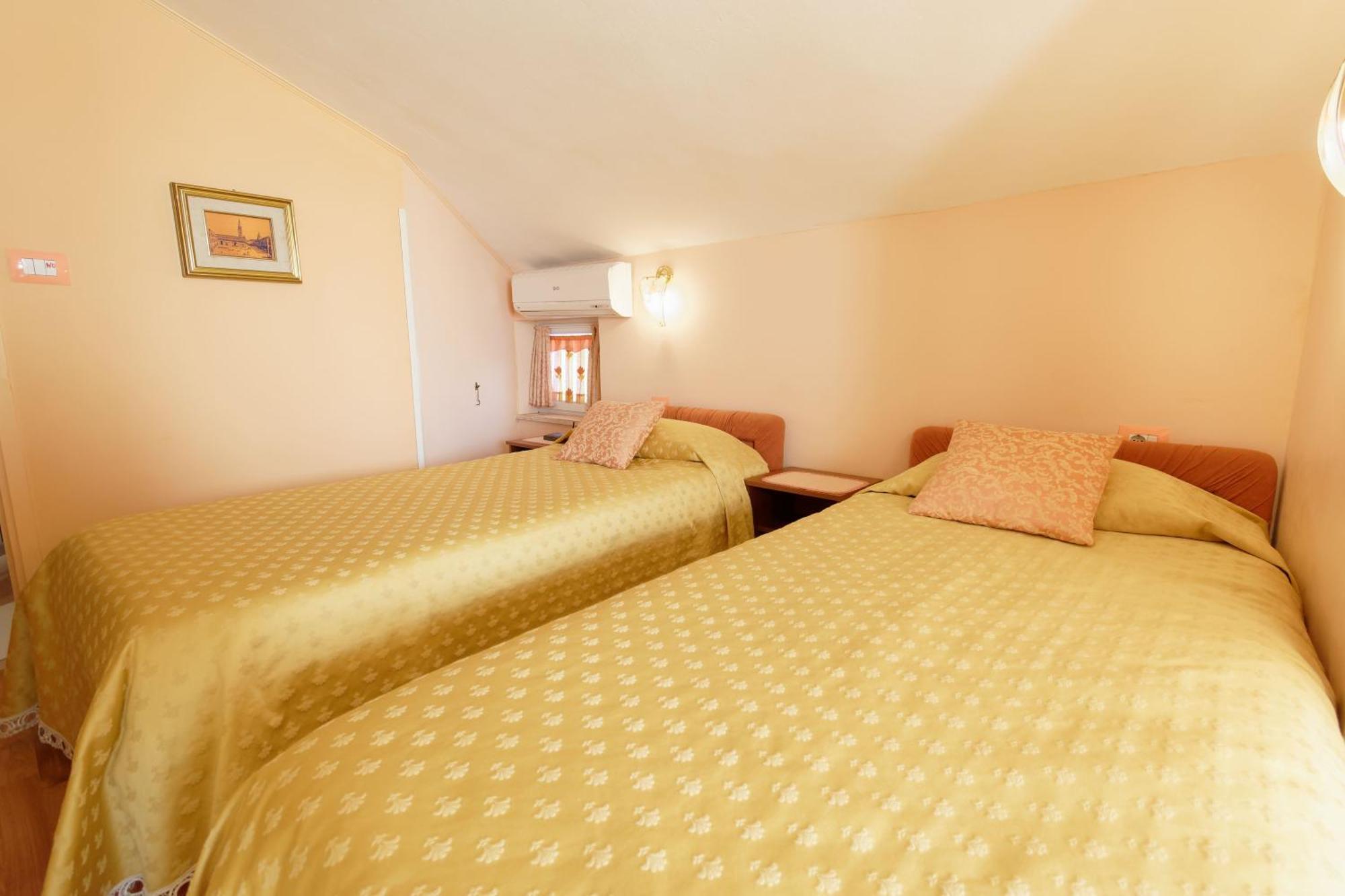 Holiday Home Nevena By Rent Istria Buje Zimmer foto